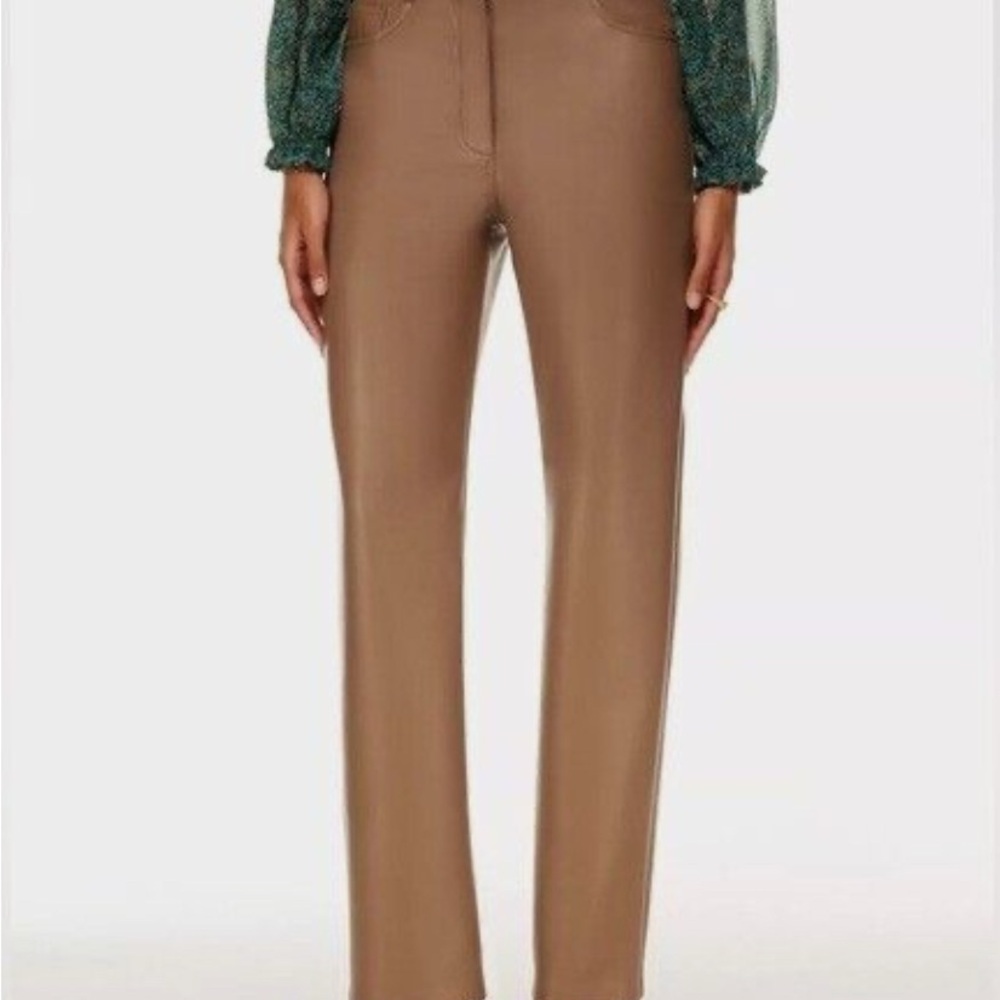 Aritzia Wilfred The Melina Pant Vegan Leather Brown
In excellent condition